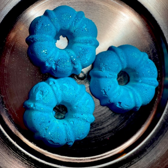 Teal Bundts - Picture 1 of 1